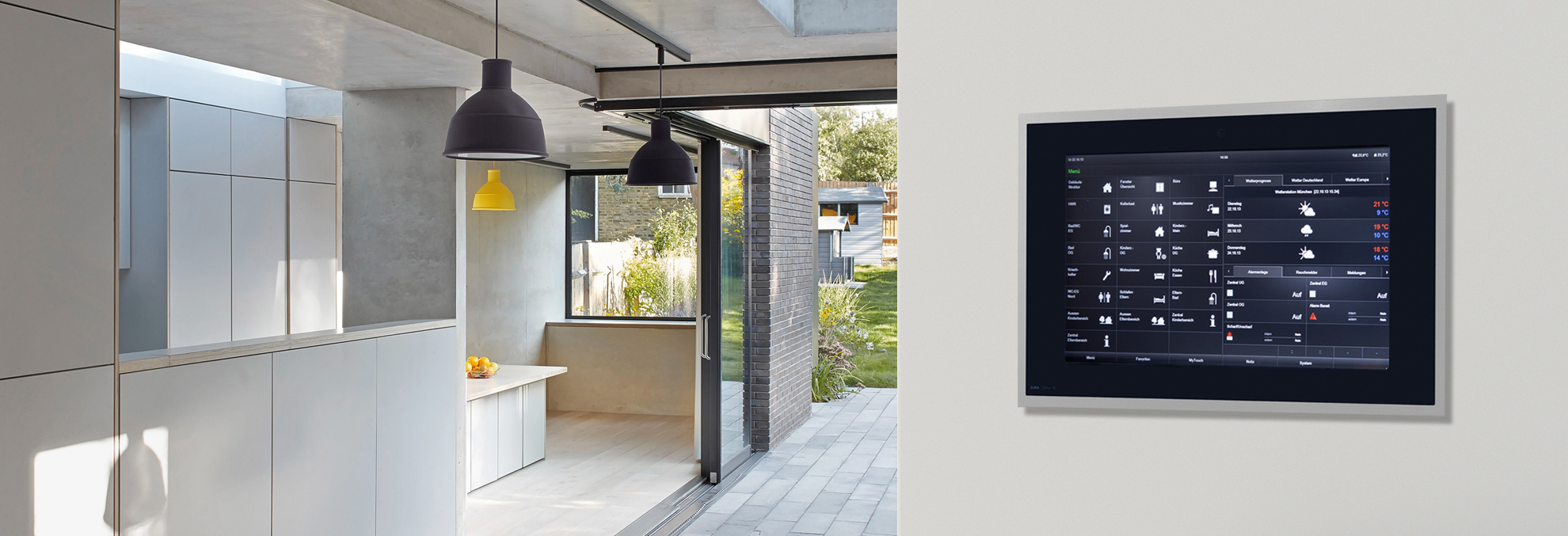 Smart Home Steuerung in modernem Wohnraum